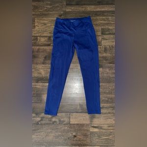 Victoria’s Secret size large workout leggings. Great condition.